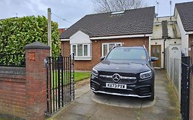 Bespoke Bungalow Salford Quays - Garden, Wifi And Parking